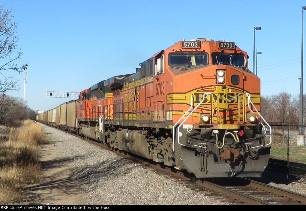 BNSF 5703 East